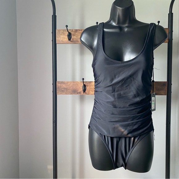 DKNY Women's Standard One Piece Scoop Neck 4 way stretch swimsuit black size 8 - Picture 6 of 6